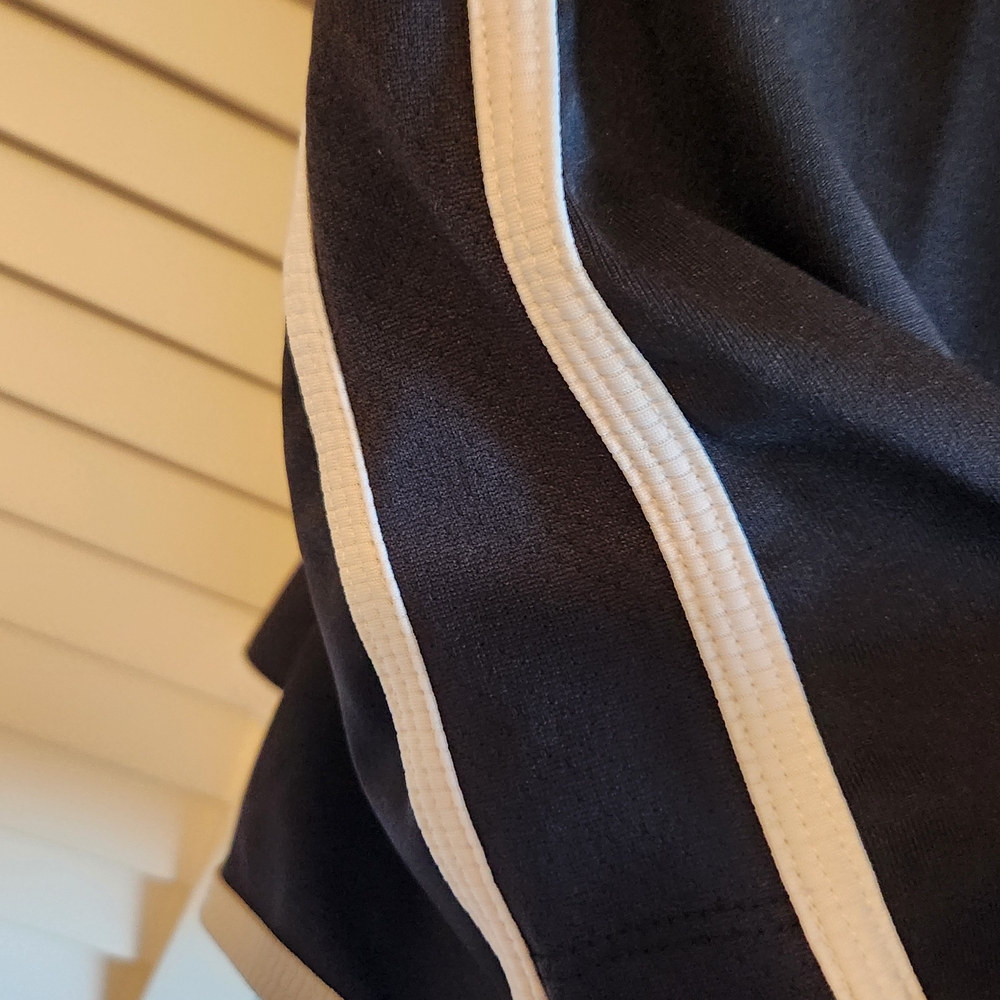Nike performance Women's Black athletic Tank Top - Picture 4 of 6